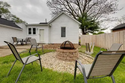 a backyard with chairs and a fire pit in the yard at Modern Family Home in Mason with Backyard and Fire Pit in Mason