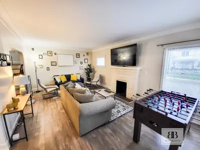 a living room with a couch and a chess board at KingBed15 Mins to DTWN, 3 miles to CLE Clinic & CWRU in Cleveland Heights