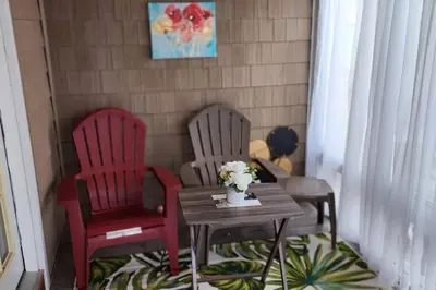 two red chairs and a table with a vase of flowers at Beautiful 4 bedroom in Cleveland in Euclid