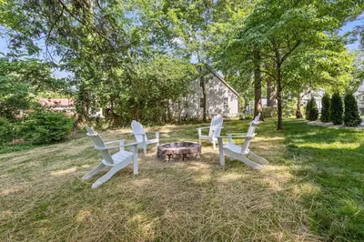 a group of white benches sitting in the grass at The Luxe/Hot Tub/12min to Horse Park/30 Min to Ark in Georgetown