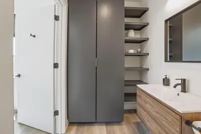 a bathroom with a sink and a mirror at Chic Retreats in Columbus in Columbus