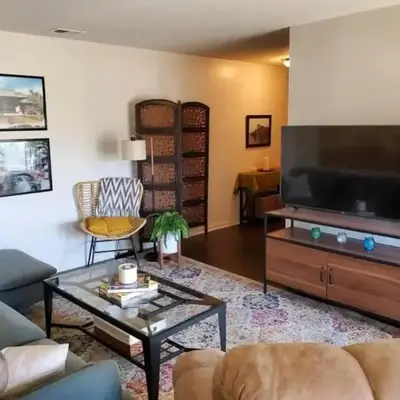 The Redhawk Hideaway: Charming 2BR Condo near Miami Univ in Oxford! Book now!