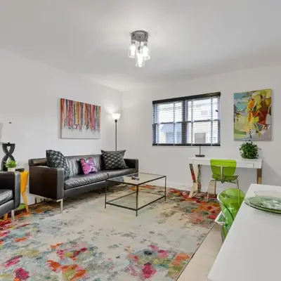 The Worthington - 3 BR 2 5 Bath and Parking