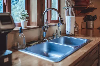 a kitchen counter with a blue sink in a kitchen at Great Frontier Cabin at American Heartland Cabins in Rockbridge
