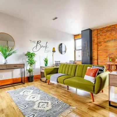 Jungle House Columbus Downtown Free Parking Sleeps 8 - Walk to Convention Center & Nationwide Arena - 1BR Short North Luxury Home - Over 5