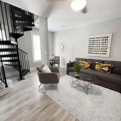Full Building Huge Downtown Retreat Walkable to Everything