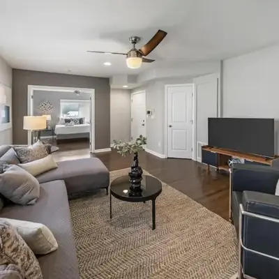 Comfortable 2BR Condo near City Center