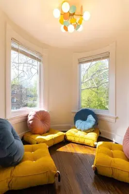 a room with three bean bags and two windows at Spacious Studio Central Locale in Cincinnati