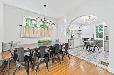 a kitchen and dining room with a table and chairs at Cottage for 12, Close to Ark, Private Parking, 4BR in Williamstown