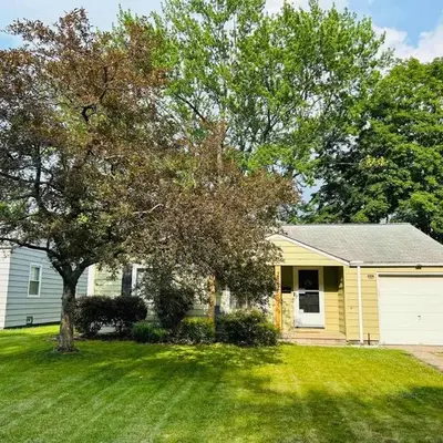 Close to airport* Pets*Fenced yard*A/C & Fast WIFI