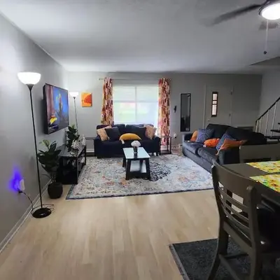Tastefully Furnished 3bd @Euclid