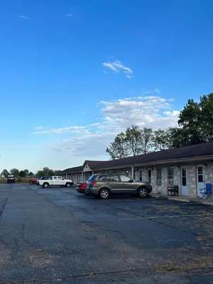 a group of cars parked in front of a building at CITY VIEW MOTEL in Centerville