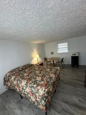 a bedroom with a bed and a table with chairs at CITY VIEW MOTEL in Centerville