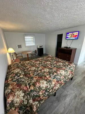 a bedroom with a bed and a tv in it at CITY VIEW MOTEL in Centerville