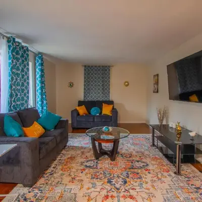 Cozy 2 Bedroom in Cleveland