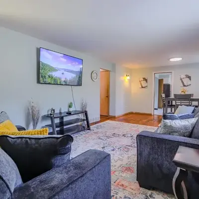 Charming 2 Bed Room in Cleveland