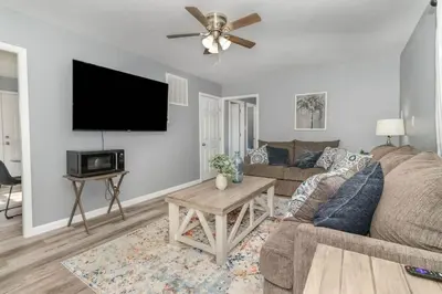 Gallery image of New renovated single-family home built in 1999 in Middletown