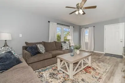 Gallery image of New renovated single-family home built in 1999 in Middletown