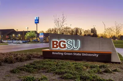 a building sign for a building green state university at Best Western Falcon Plaza - Bowling Green in Bowling Green