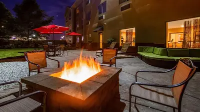a fire pit in the middle of a patio at Best Western Plus Whitewater Inn in Harrison