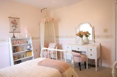 a bedroom with a bed and a desk and a mirror at The Kennedy House in Grayson