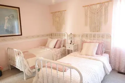two beds in a room with pink and white at The Kennedy House in Grayson