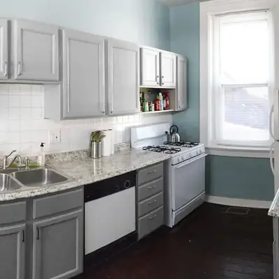 Cozy Apt in Walkable Area Downtown with Parking