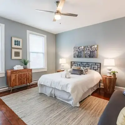 Stylish Flat in Walkable Downtown w Parking