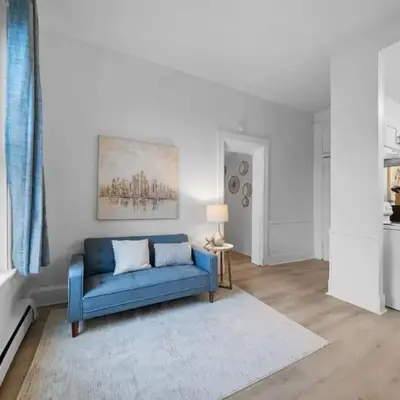 Cozy 1BR with Parking - Near UC