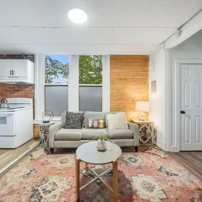 Cozy Studio with Parking - Near UC