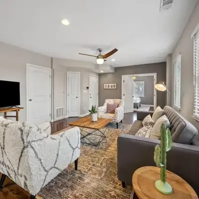 Classy 2BR Condo Near City Centre - OTR