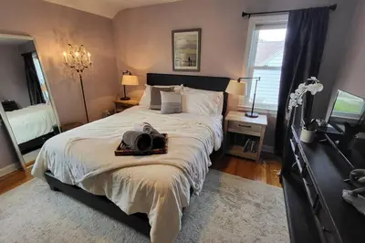 a bedroom with a large bed and a television at Cute 3 b 1 b Family home in Cle in Lyndhurst