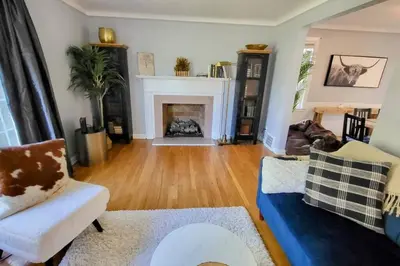 a living room with a couch and a fireplace at Cute 3 b 1 b Family home in Cle in Lyndhurst