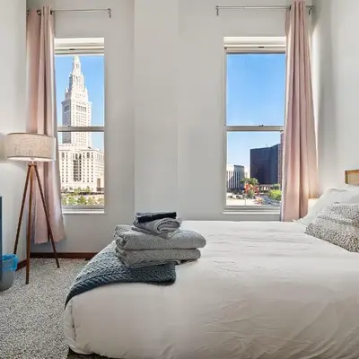 Skyloft Condo - Walk To Stadiums - City Views