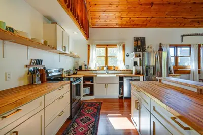 Gallery image of Delaware Wooded River Retreat with Views and More in Delaware