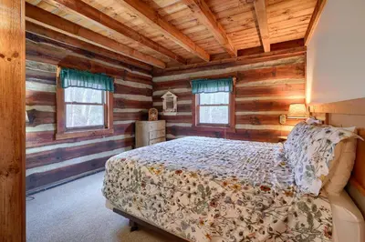 a bedroom with a bed in a log cabin at Shawnee in Logan