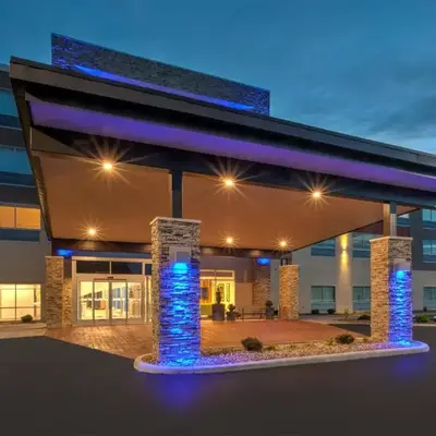 Holiday Inn Express & Suites - Milan - Sandusky Area by IHG