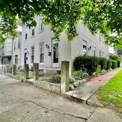 1 Bd Hide away Historic Dayton
