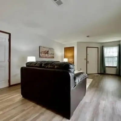 Charming remodeled 2 bed GEM Middletown