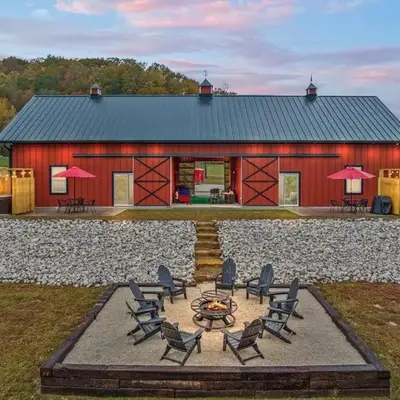 New Barndo/Private River Access/ 2 Private Hot Tub