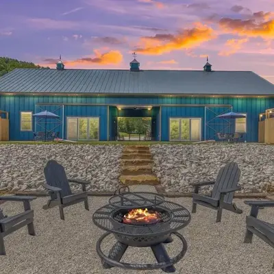 New Barndo/Kayak Launch/ 2 Private Hot Tubs