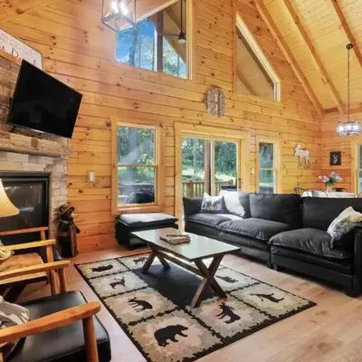 Peek A Boo Cabins: Cozy Cabin