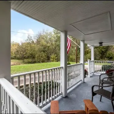 Updated 3bd Cottage on Bike Trail w/ River access!