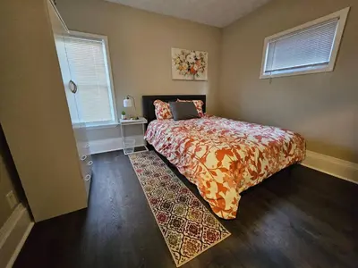 a bedroom with a bed and a window and a rug at Elegant 4 Bed Room at Cleveland Clinic Area in Cleveland