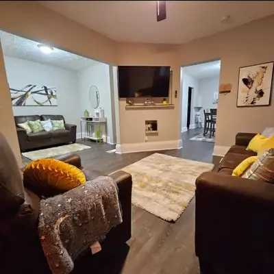 Elegant 4 Bed Room at Cleveland Clinic Area