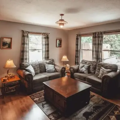 King Bed House w Private Hot Tub