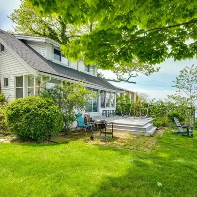 Coastal Lake Erie Cottage with Amazing Water Views!