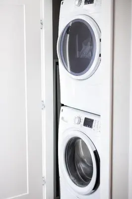 a washing machine and a dryer in a room at Luxury Downtown Townhome Unit 7 in Cleveland