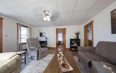 a living room with a couch and a table at Wayfarer Inn in Dalton