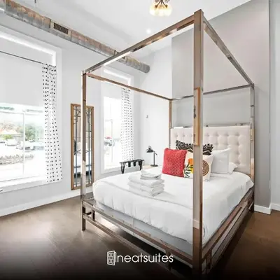 1BR with Parking - Walk to Convention Center & Stadiums